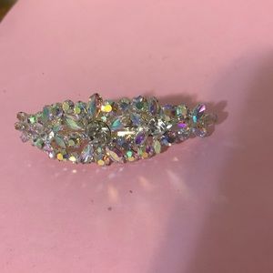 Gorgeous sparkle on this hair pin clip, 3 1/2”